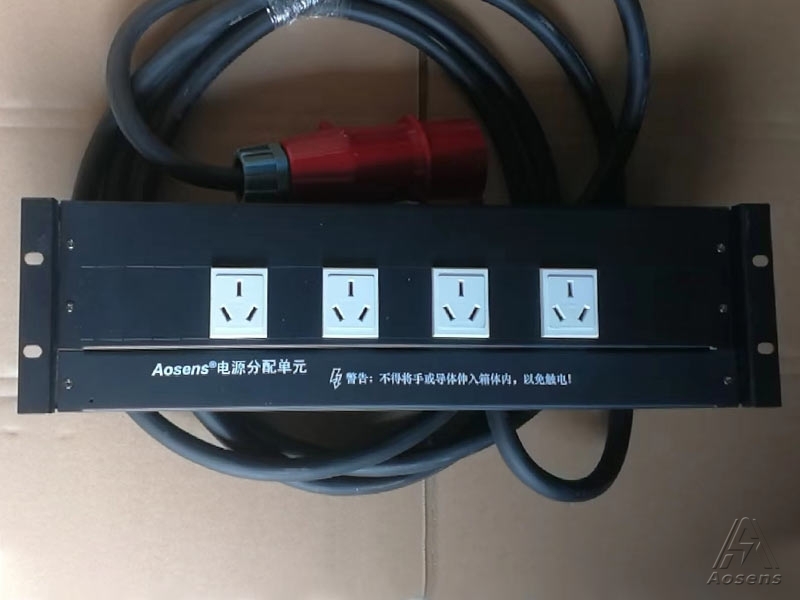 3U定制工業(yè)頭輸入4個16A三孔插座輸出 標(biāo)準(zhǔn)19英寸機(jī)架式安裝